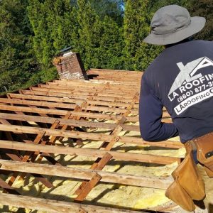 LA Roofing professional working on roof Installation