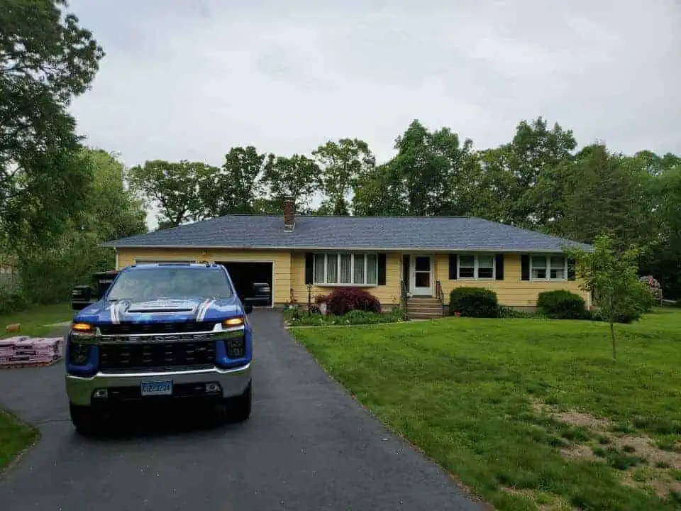 LA Roofing Car near the client has in TOLLAND COUNTY